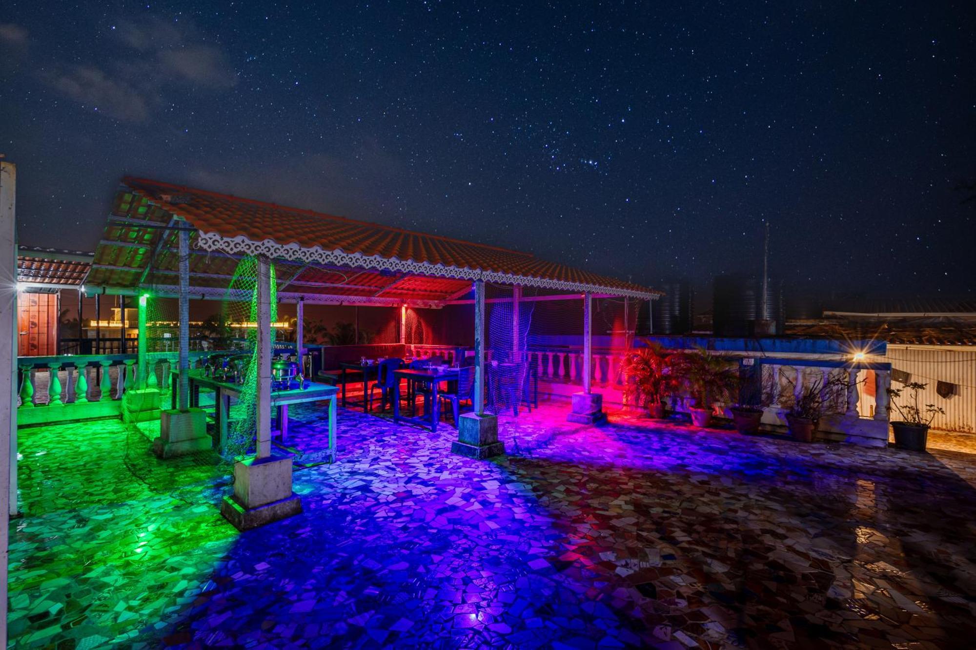 Baga Fantacia Beach Inn 칼랑굿 외부 사진
